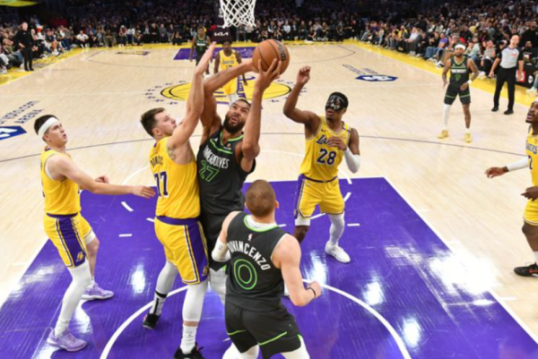 华城融 27+4+6，全联盟都说他没用，为何他却在季后赛越打越猛？