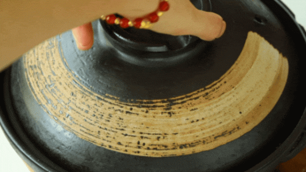 易启胜 马上入伏了，天气炎热不想炒菜做饭，就吃这一锅，饭菜汤汁一锅出