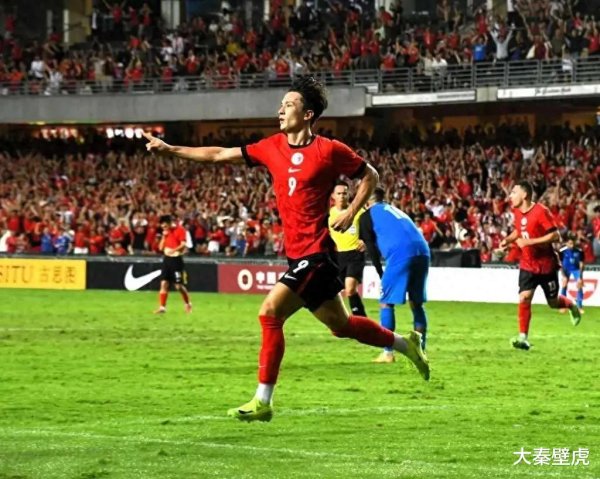 金多多 遗憾! 国足东亚杯爆发激烈冲突, 王钰栋遭3人挑衅, 30人互相推搡