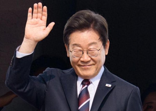 宏源证券 李在明终于开窍, 选他当驻华大使, 中方回应显格局, 等待韩方行动