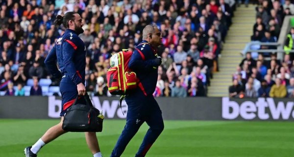 泸深在线 镜报：水晶宫vs利物浦因为看台上出现紧急医疗情况被暂停